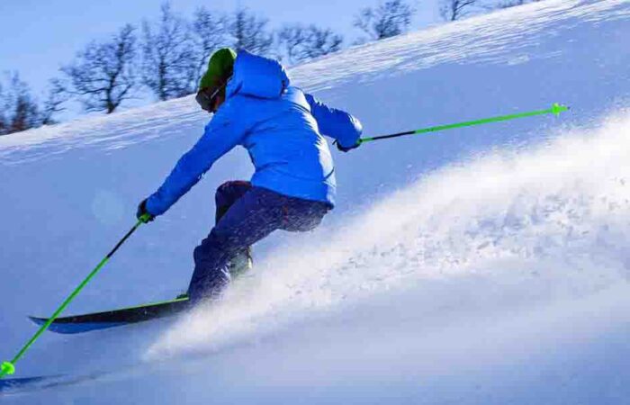 Photo of sketing in snow by Colorful Destinations India